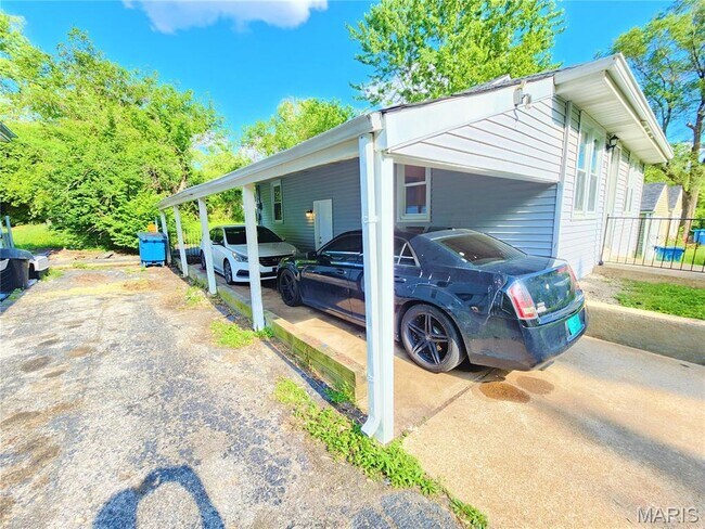 Building Photo - 9808 Winkler Dr