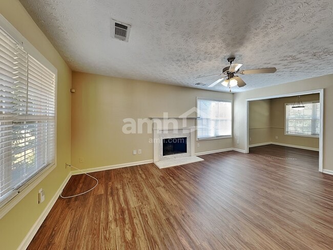 Building Photo - 125 Sanders Walk