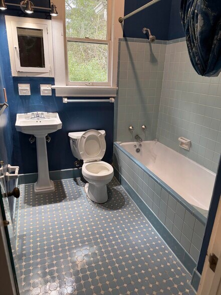 Bathroom - 531 NE 2nd St