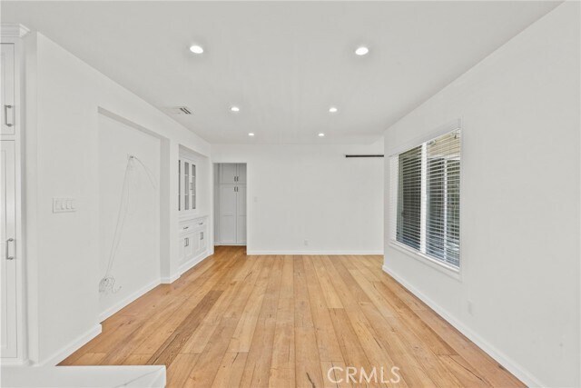 Building Photo - 1056 E Orange Grove Ave