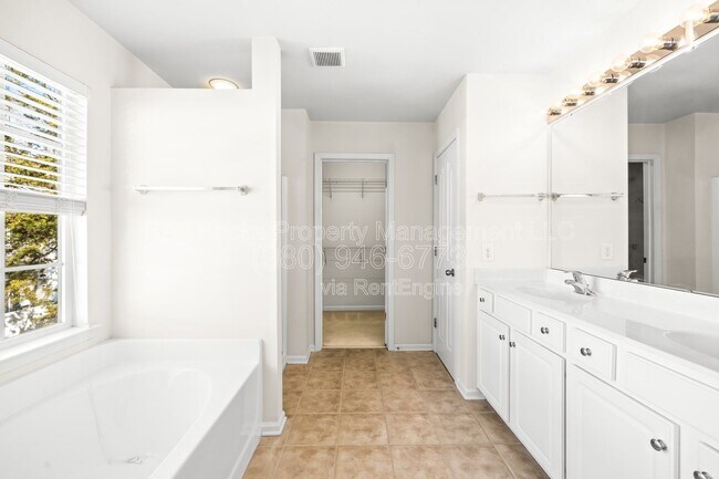 Building Photo - 8911 Kirkley View Ct