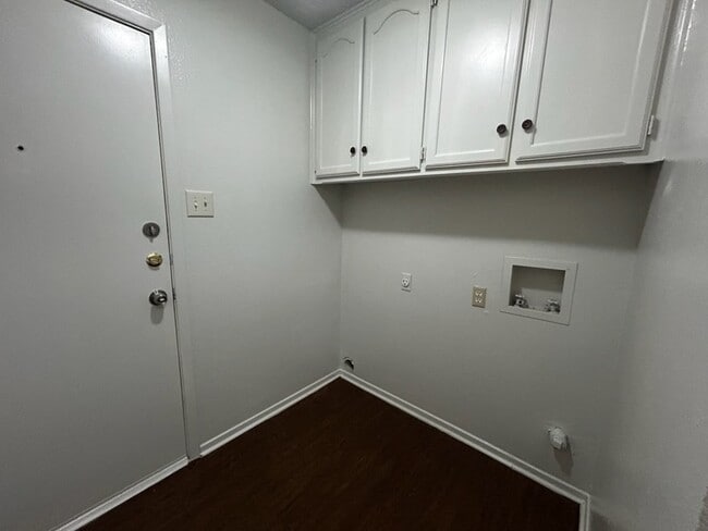 Building Photo - 2716 Sibley Dr