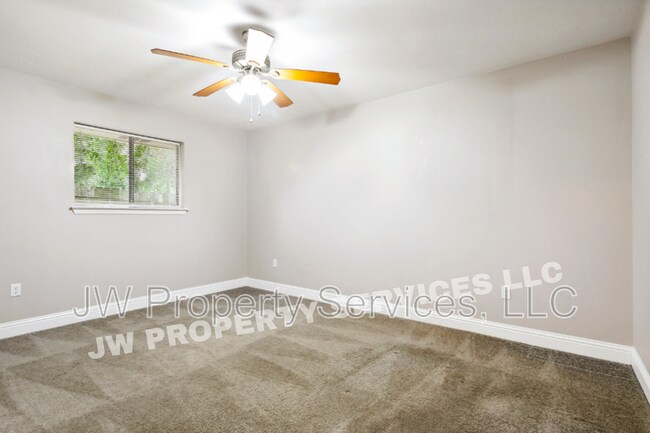Building Photo - 1476 St Christopher Dr