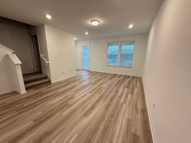 Building Photo - 4553 Orchard View Aly
