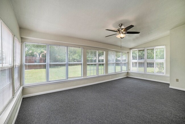 Building Photo - 2940 Flamingo Cir