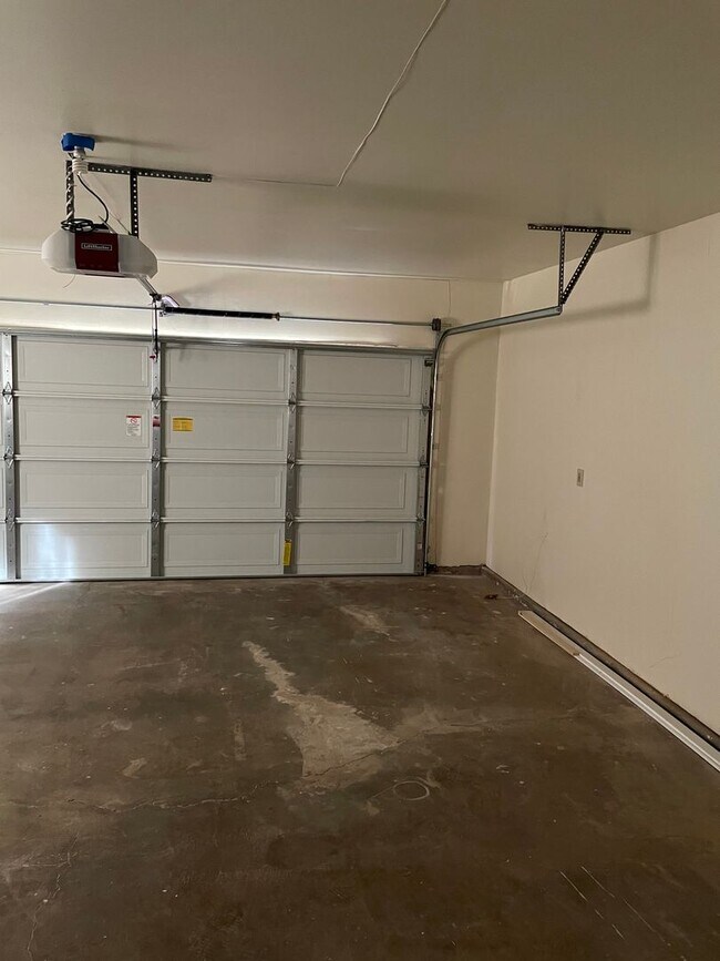 Building Photo - 3 BED 2 BATH IN SHASTA LAKE