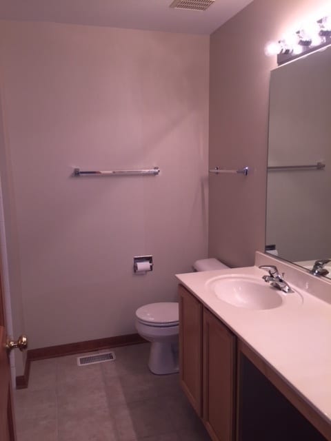 Building Photo - 2545 Oneida Ln