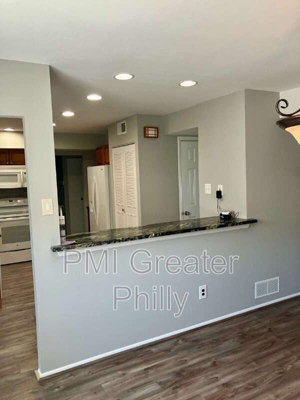 Building Photo - 2466 Brandon Ct