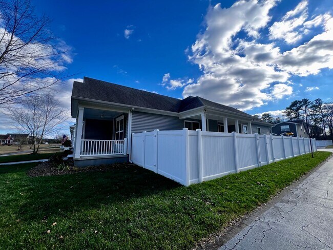 Building Photo - Beautiful Corner Lot, Single Family Home, in Sherwood Lakes.