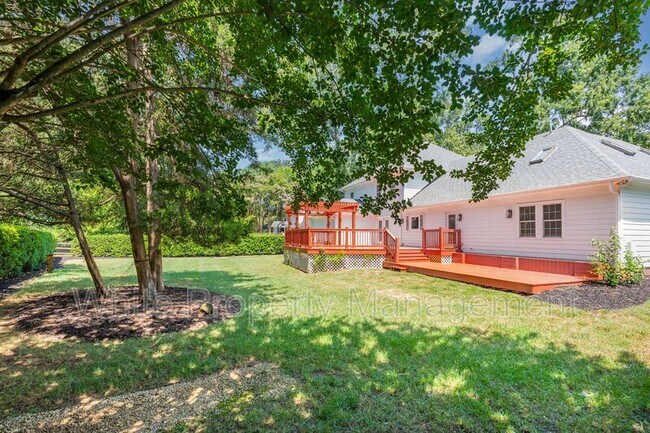Building Photo - 6121 Dovefield Rd