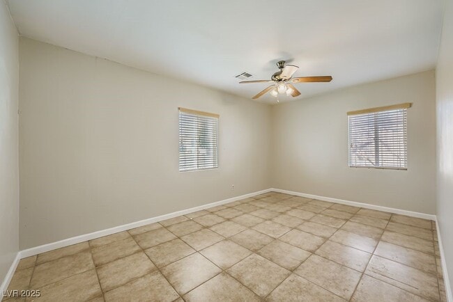 Building Photo - 571 Blackmore Dr