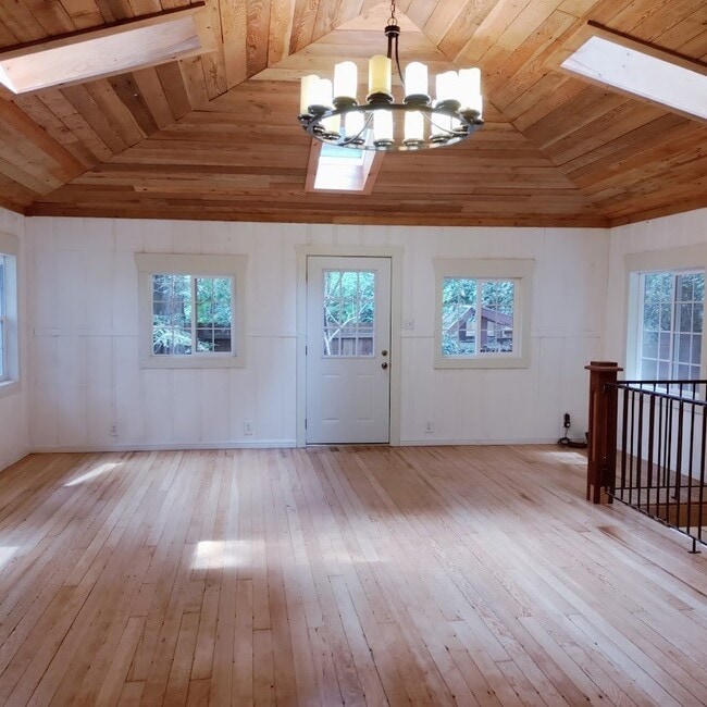 Building Photo - Charming Home Nestled in the Redwoods
