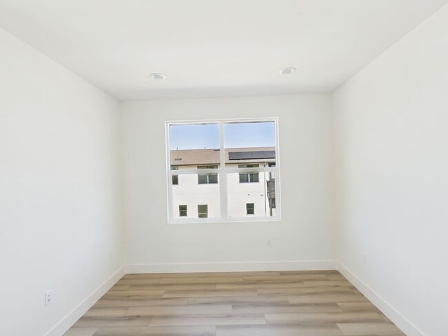 Building Photo - 705 Passion Ct