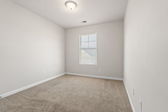 Building Photo - 3 bed 2.5 bath Townhome in Jonesboro!