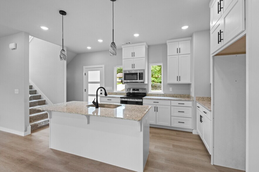 Building Photo - 2 Brightling Ln