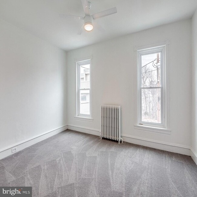 Building Photo - 243 Krams Ave