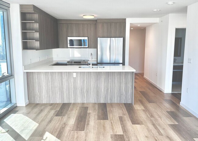 Building Photo - RARELY AVAIL 1 BED/1 BATH/1 PRKG OCEAN VIE...