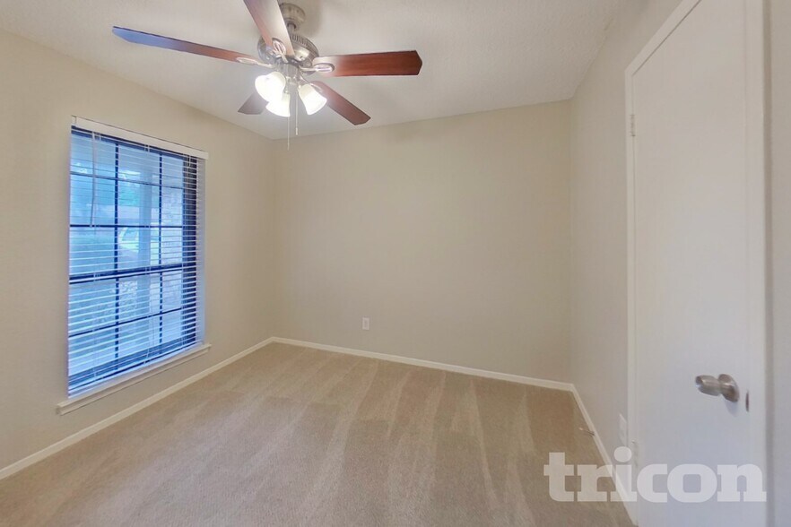 Building Photo - 3029 Meadowmoor St