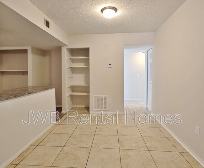 Building Photo - 7201 Arlington Expy