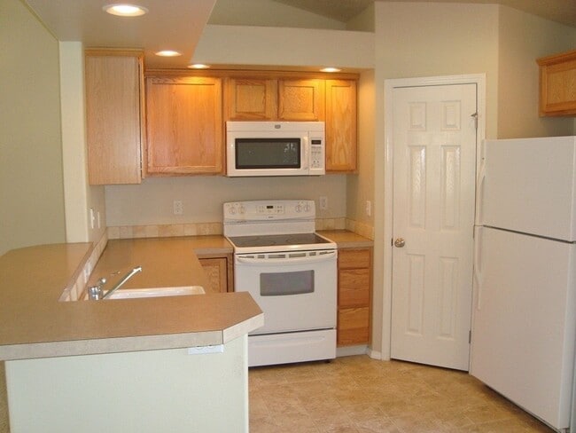 Building Photo - Beautiful two story home in Weston Pointe