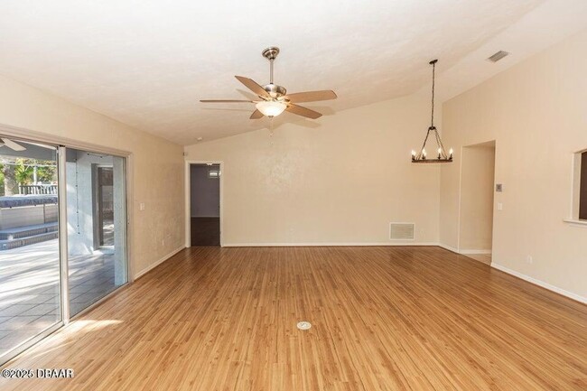 Building Photo - 12 Peruvian Ln