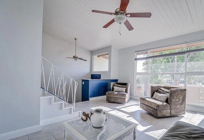 Building Photo - Stylish Unit Designed for Comfort