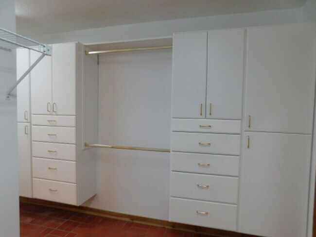 Building Photo - 20 Toppin Dr