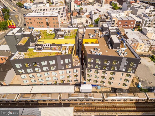 Building Photo - 1131-39 N Front St