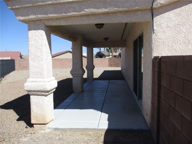 Building Photo - 5543 Clubhouse Ct