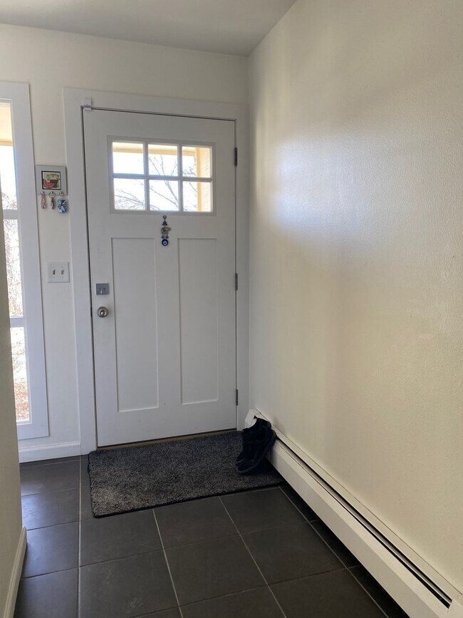 Building Photo - Charming 1 Level House 3 Bed, 2 Bath with ...