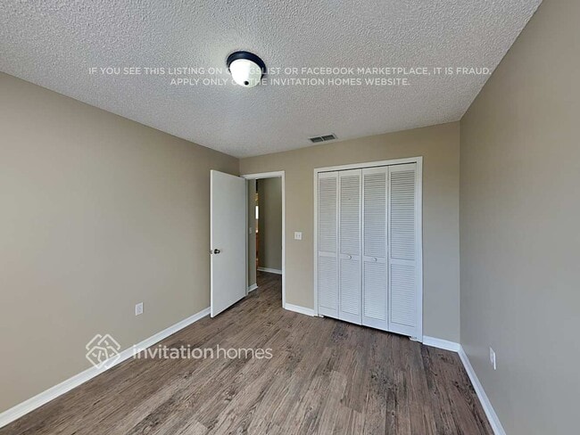 Building Photo - 2311 Hamlin Trail