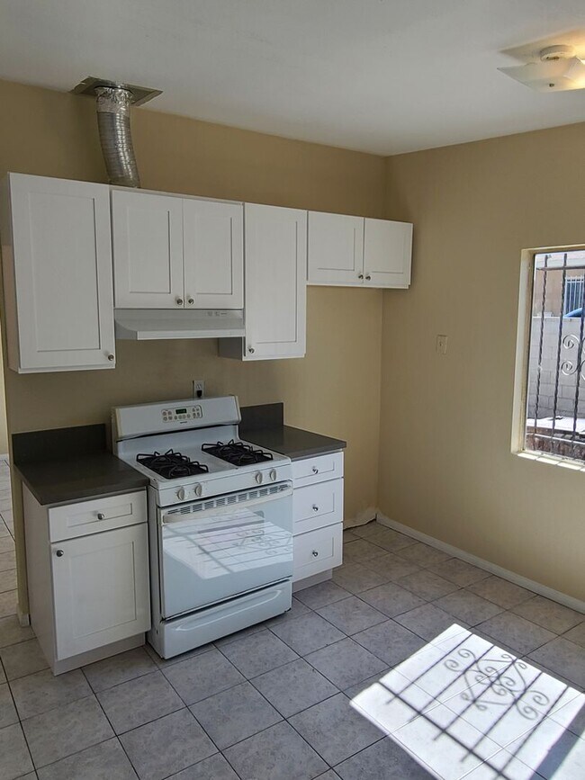 Building Photo - Bennett#2