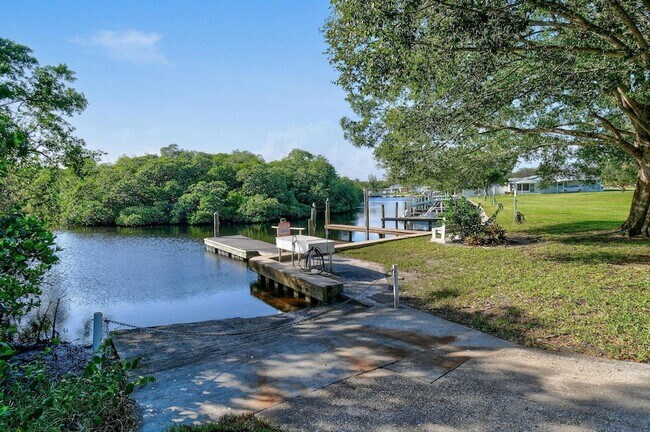 Building Photo - 1004 Stillwater Dr