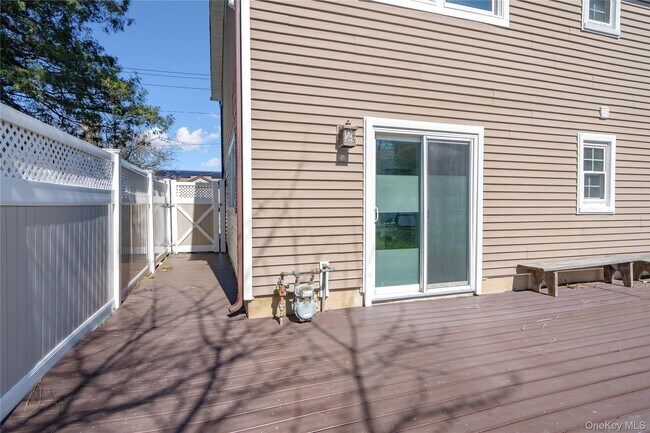 Building Photo - 445 S Wellwood Ave