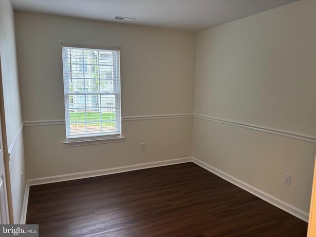 Building Photo - 407 Diamond Dr