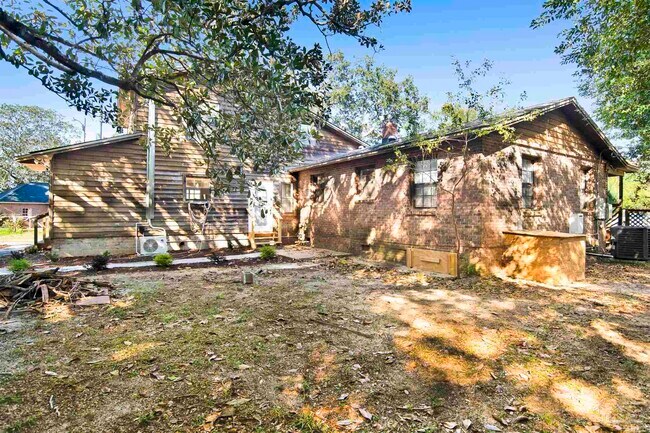 Building Photo - 525 Lakewood Rd