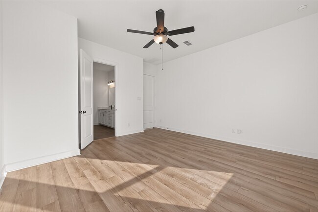 Building Photo - 16915 Chapel Knox Dr