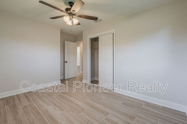 Building Photo - 4600 Venetian Blvd NE