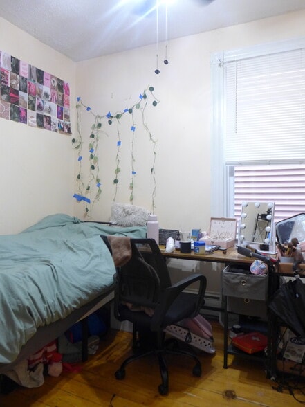 Building Photo - 828 Parker St