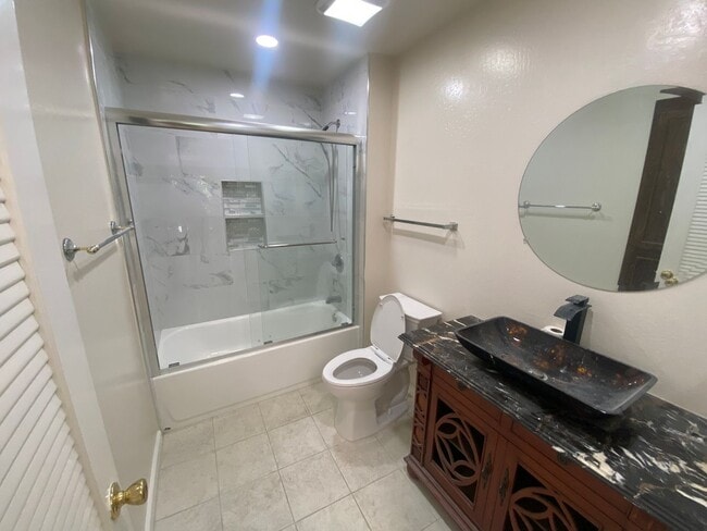 Building Photo - $3,195 - BEAUTIFULLY TWO BEDROOM TOWN HOME...