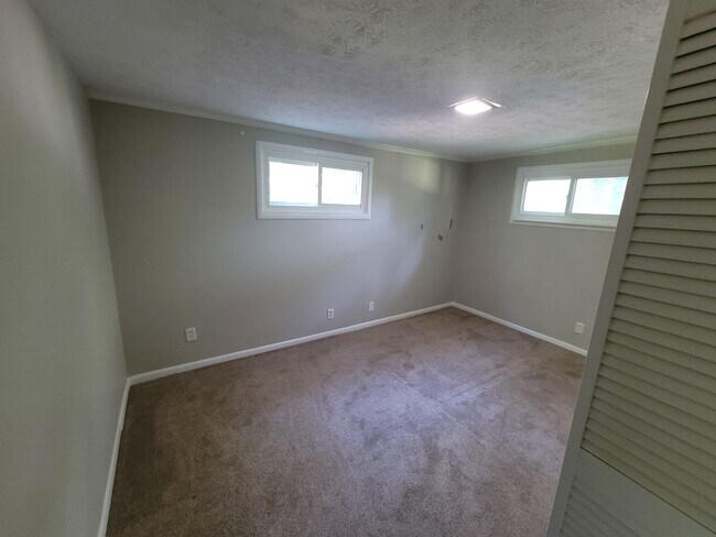 Building Photo - 6242 Evanston Ave