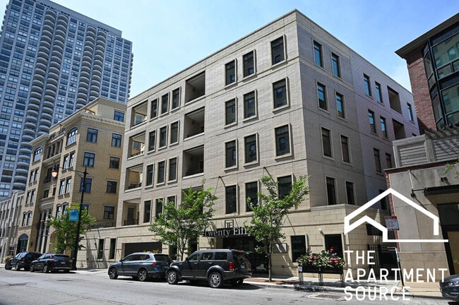 Building Photo - 2050 N Clark St