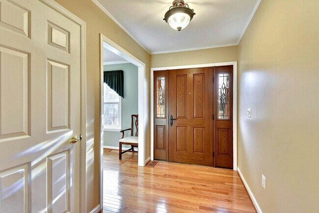 Building Photo - 13440 Carriage Hill Dr