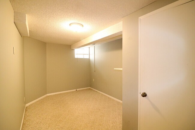 Building Photo - 826 Vattier Street