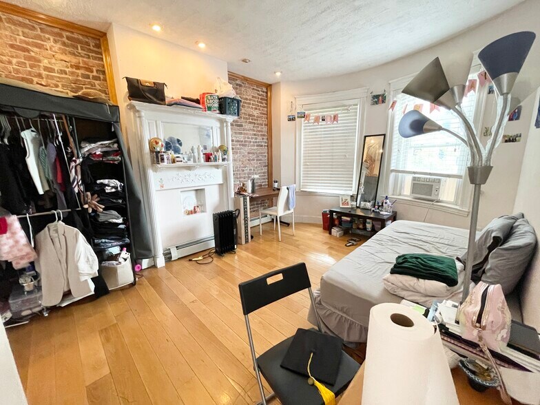 Building Photo - 24 S Huntington Ave