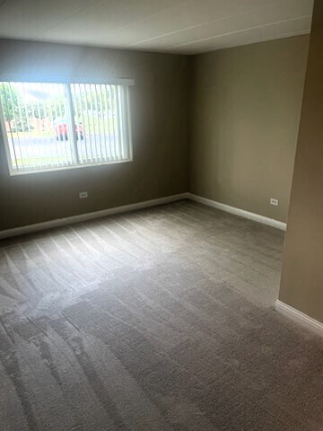 Building Photo - 580 Lawrence Ave