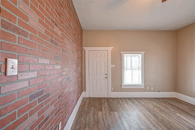 Building Photo - 406 Woodward St