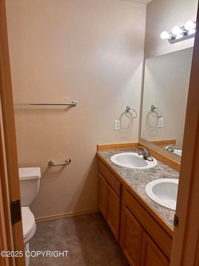 Building Photo - Newly Updated 2 Bed/2 Bath Condo w/Garage!