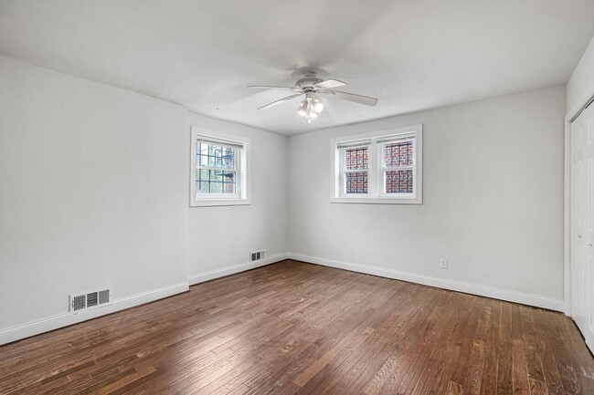 Building Photo - 3158 Westover Dr SE