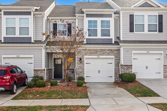 Building Photo - Lake Wylie Townhome with amazing amenities!